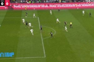 可惜！凯恩点球点附近接队友倒三角，推射没打上力被门将扑出