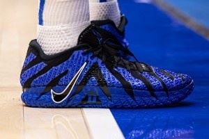 这配色相当吸睛!杜克大学球员上脚球队专属莫兰特Ja 3 PE!