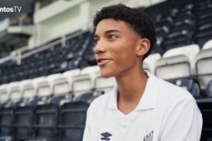 巴西媒体:西班牙人队接触小罗比尼奥的经纪人和母亲,进行咨询