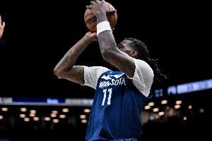 里德给末端球员建议:坚持住别放弃 对自己要求更严格一些